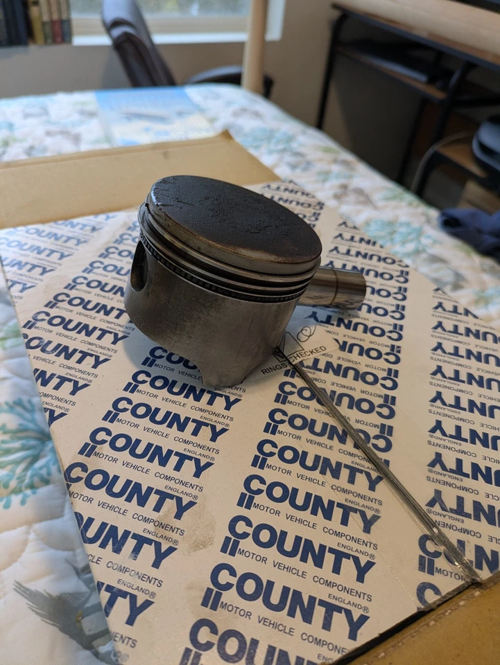 Pistón Triumph TR6 1973, original  Foto 2 de 4