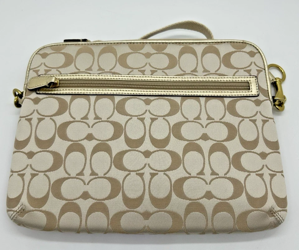 Funda Bandolera Coach Daisy Apliques Ipad/Tablet Beige/Caqui Foto 2 de 4