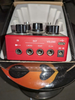 Line 6 POD Express Digital Amp & Effects Processor Pedal for Electric Guitar Red