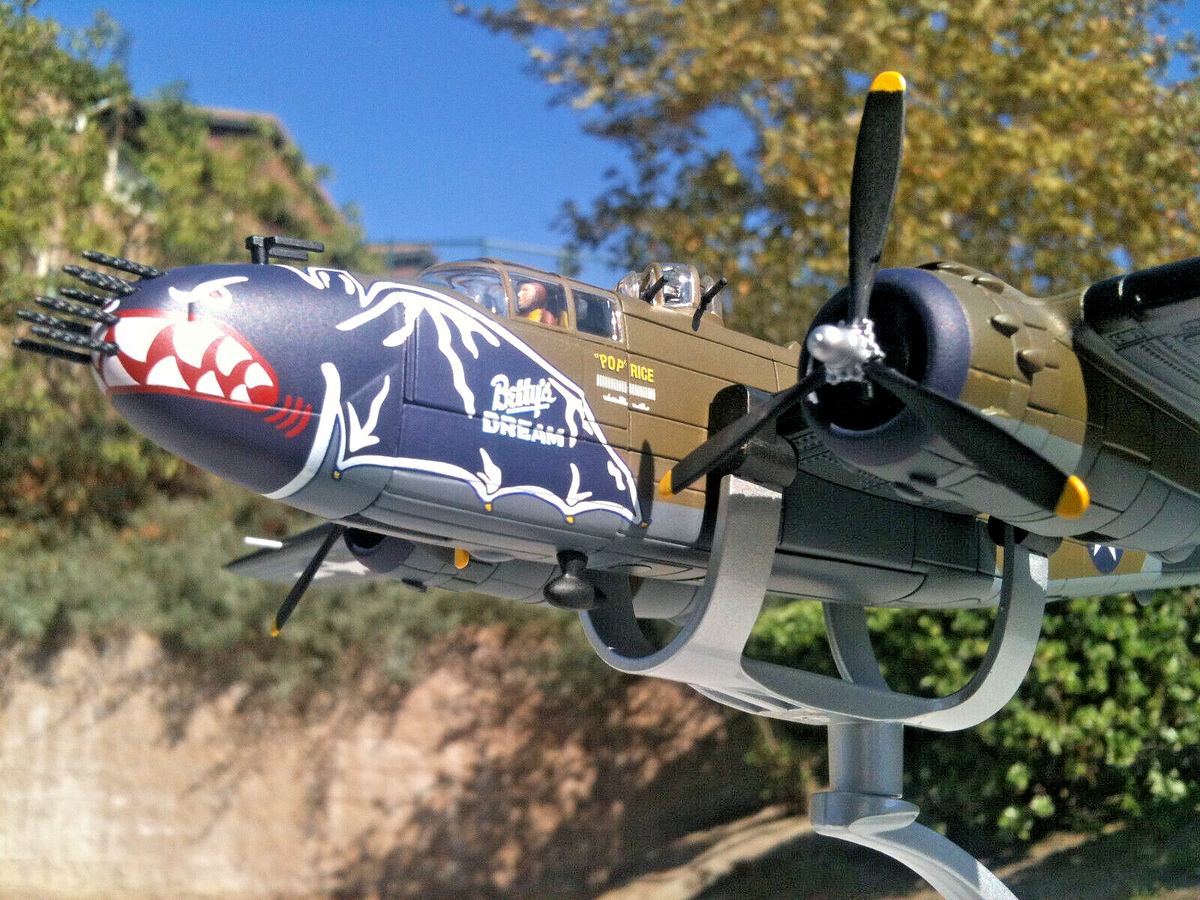 Corgi B-25J Mitchell Bats Outa' Hell, Betty's Dream, Le Shima