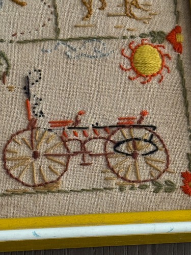 Vintage gerahmtes Textil Wandbild Crewel Stickerei Handarbeit Fahrrad 17” x 20” - Bild 5 von 14
