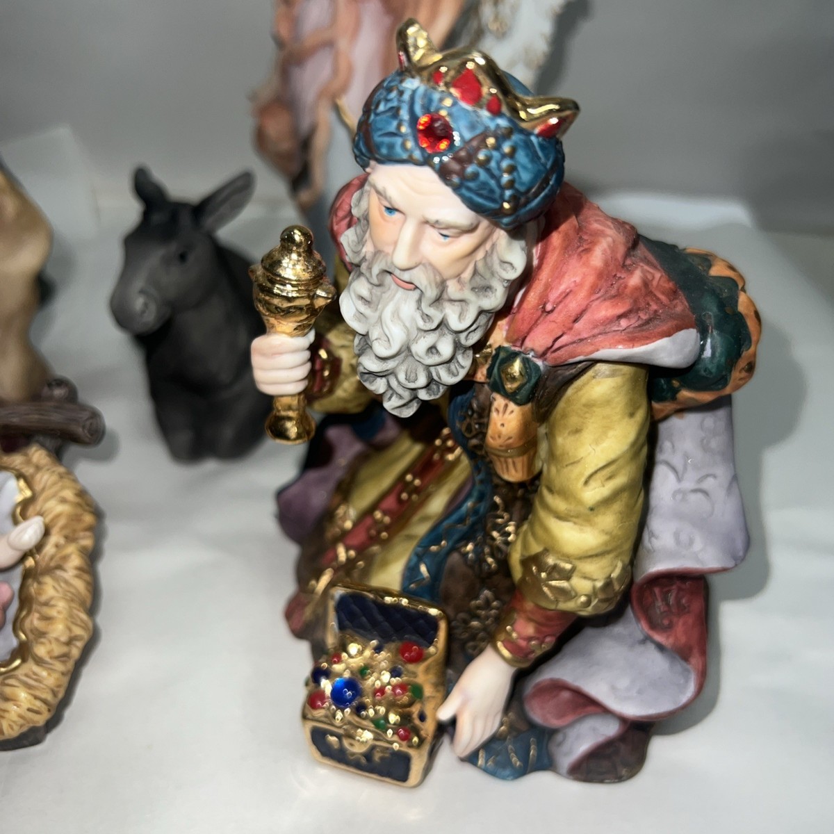 KIRKLAND - 13 Piece Porcelain Hand Painted NATIVITY SET w/ Gold