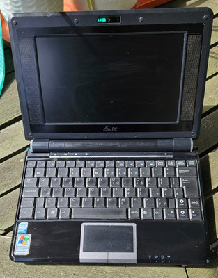 Asus EEE PC 904HA Netbook Laptop Computer. Komplett