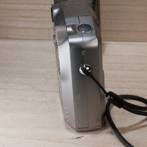 Fujifilm FinePix 4800z zoom Porsche design digital camera *TAKES PICS BUT AS IS - Picture 5 of 8