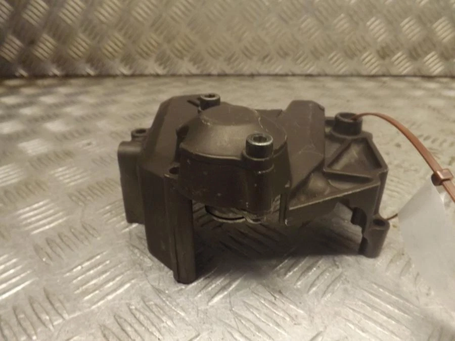 Cubierta de piñón del motor Suzuki GSF400 Bandit 1989-1990 con ajustador de embrague  Foto 2 de 4