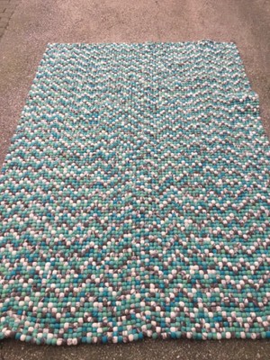 Designer Teppich Naturfaser Filzkugeln Turkis Grau