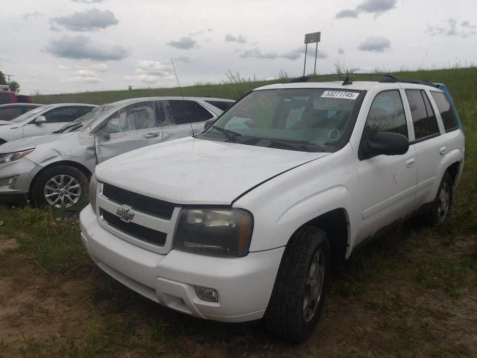 Used Front Left Seat Front fits: 2008 Chevrolet Trailblazer bucket L. cloth elec - Image 2 of 4
