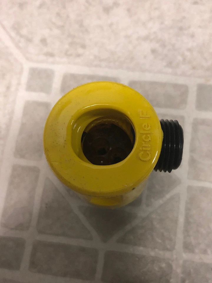 Conector de puesta a tierra sin bloqueo Sylvania 5469-C 2P 3W 20A 250V Foto 3 de 4