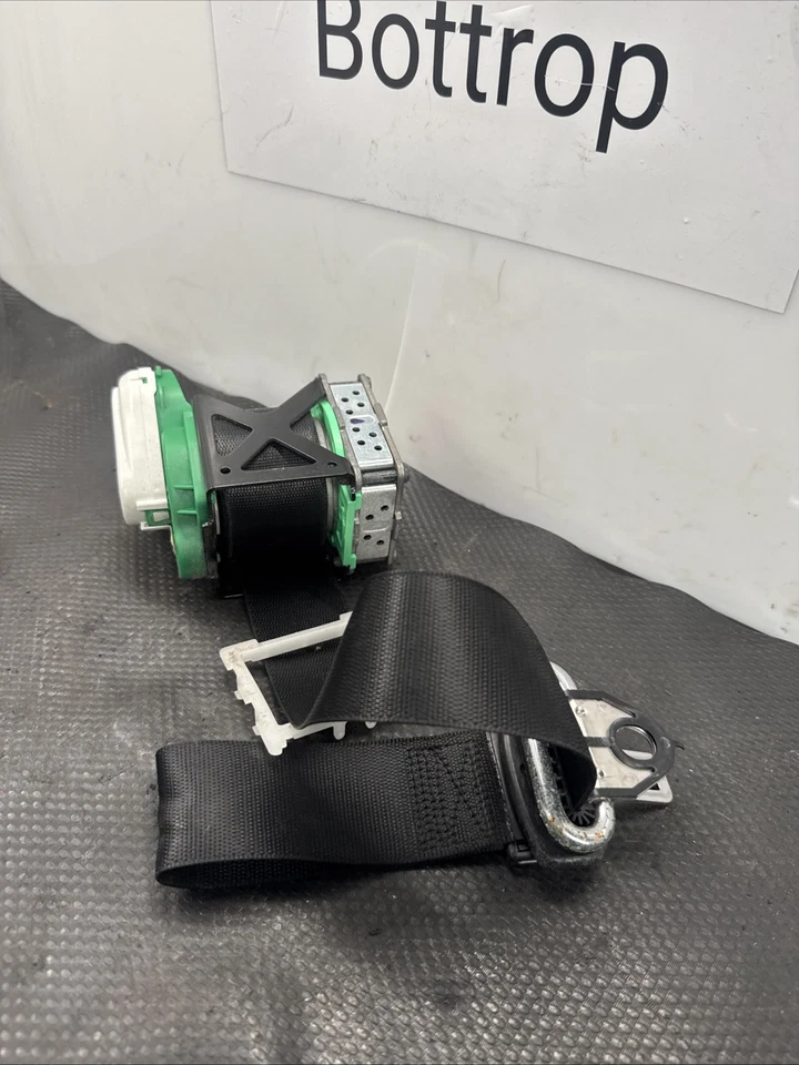 Mercedes Benz W209 CLK Seat Belt Front Left Or Right A2098602585 - Image 2 of 4