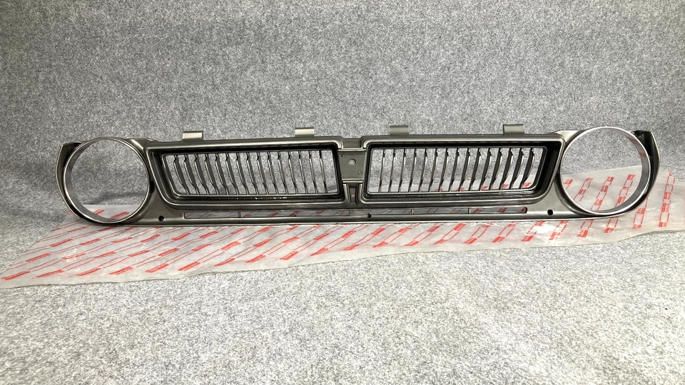 Radiador parrilla delantera TOYOTA COROLLA 1975 76 KE30 KE36 TE3# NOS pieza original Foto 2 de 4