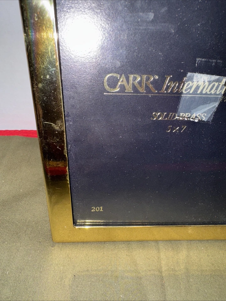 Новая латунная прямоугольная фоторамка Carr International 5 дюймов x 7 дюймов - Изображение 2 из 4