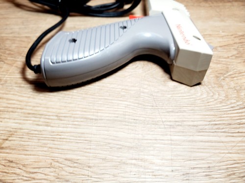VINTAGE 1985 AUTHENTIC OFFICIAL NINTENDO ZAPPER GUN GREY NES - 005 DUCK HUNT - Picture 6 of 12
