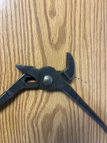 VINTAGE CHANNELLOCK - 420 - TONGUE AND GROOVE PLIERS - ITEM 420 # 1A *********** - Picture 8 of 10
