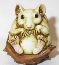 Harmony Kingdom Art Neil Eyre Designs White Mouse Mice Conker Nut shell LE50
