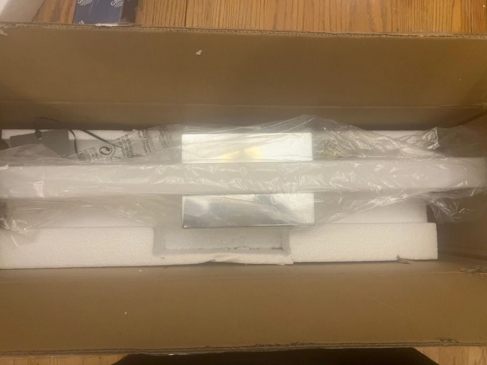 Tech Lighting 700BCLUFS24C-LED930 Lufe LED 24" Chrome Bath/Wall Light, Square - Image 3 of 4