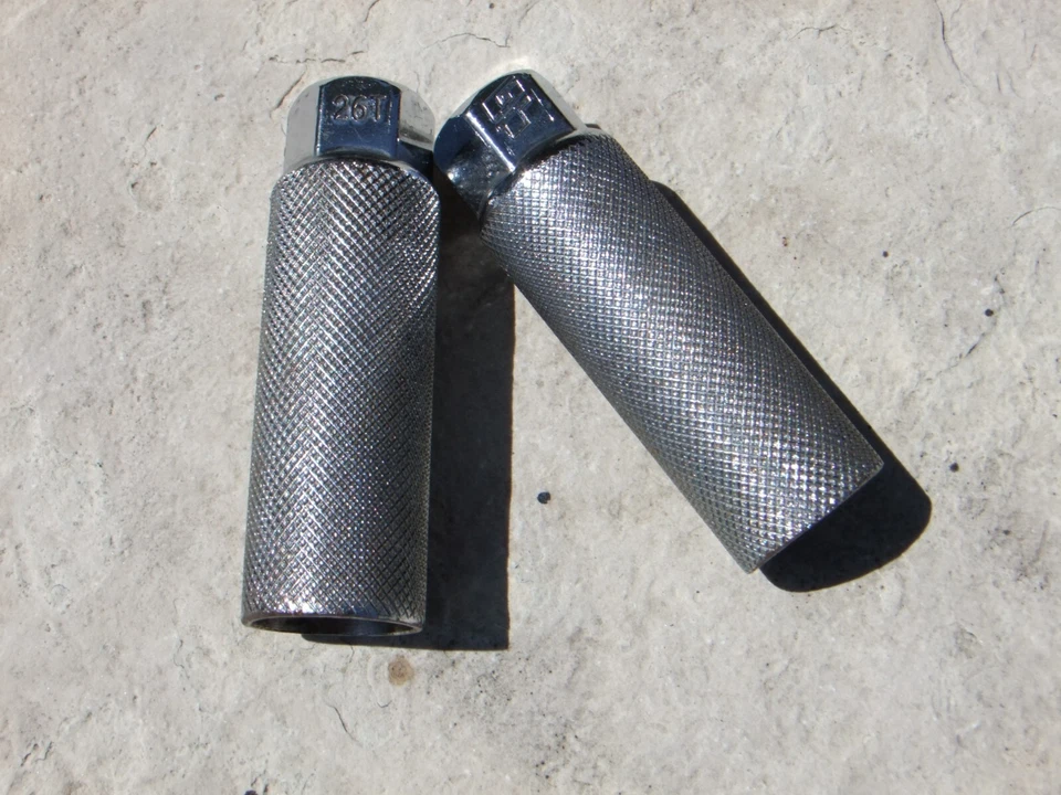 Old School Cromo BMX Freestyle BICICLETA GT 26T Clavijas Roscadas Extensores de Eje Foto 2 de 4