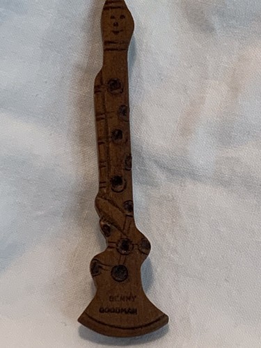 Wooden BENNY GOODMAN clarinet pin brooch GC - Picture 2 of 11