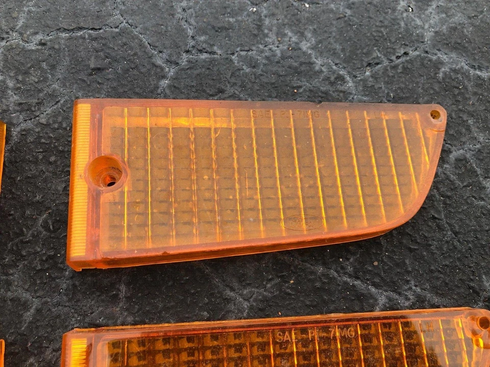 Lentes de lámpara de estacionamiento delanteras vintage Ford Mustang 1971-1972 OEM SAE-PI-71MG Foto 3 de 4