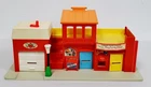 Z-307 VINTAGE 1973 FISHER-PRICE LITTLE PEOPLE PLAY FAMILY VILLAGE PLAYSET!