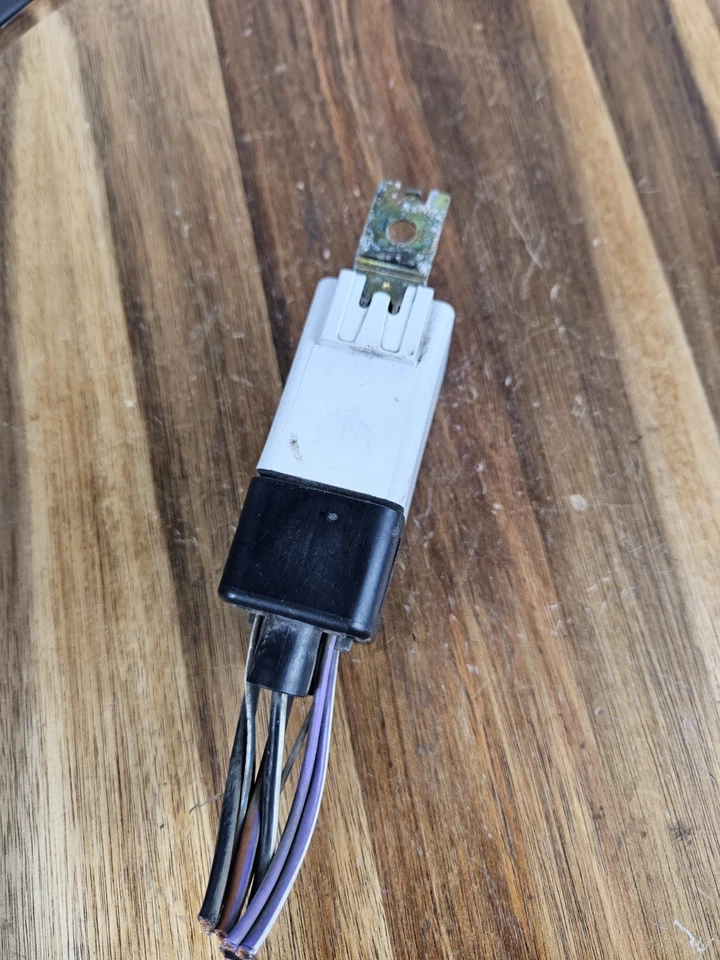 Jaguar XJ6 XJR VandenPlas 1993 to 1997 Cooling Fan Relay  LNA6702AB OEM - Image 4 of 4