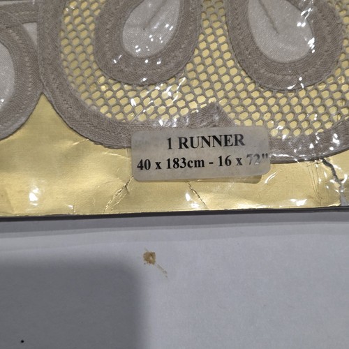 NOS Vintage Queen Anne Crystal Lace Table Runner 16" X 72” Cream  - Photo 6/6