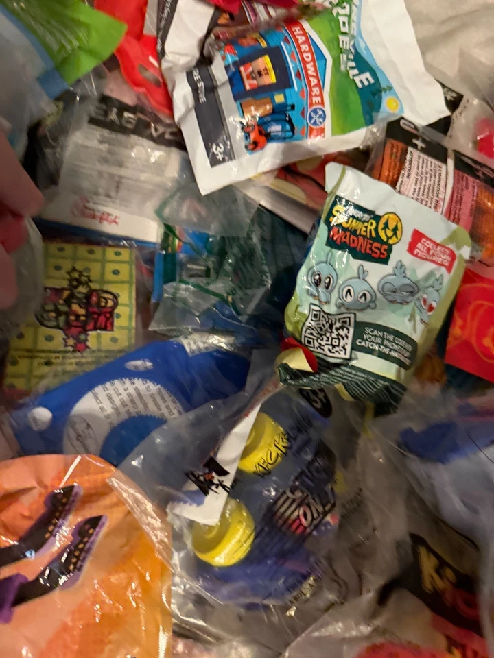 Gran Lote 100+ Juguetes de Comida para Niños Burger King, Hardees, Arby's, Chic-fila y Más Nuevos Foto 2 de 4