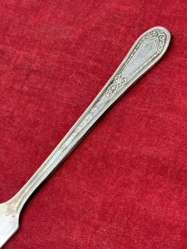 Hampton Court Community Plate 1926 Flatware Wreath ONEIDA Butter Knife - Picture 7 of 11