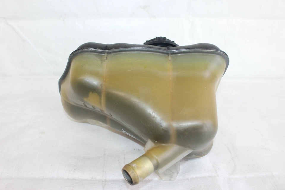 Ford Mustang 2007 quinto convertible #122 expansión desbordamiento radiador depósito Foto 3 de 4