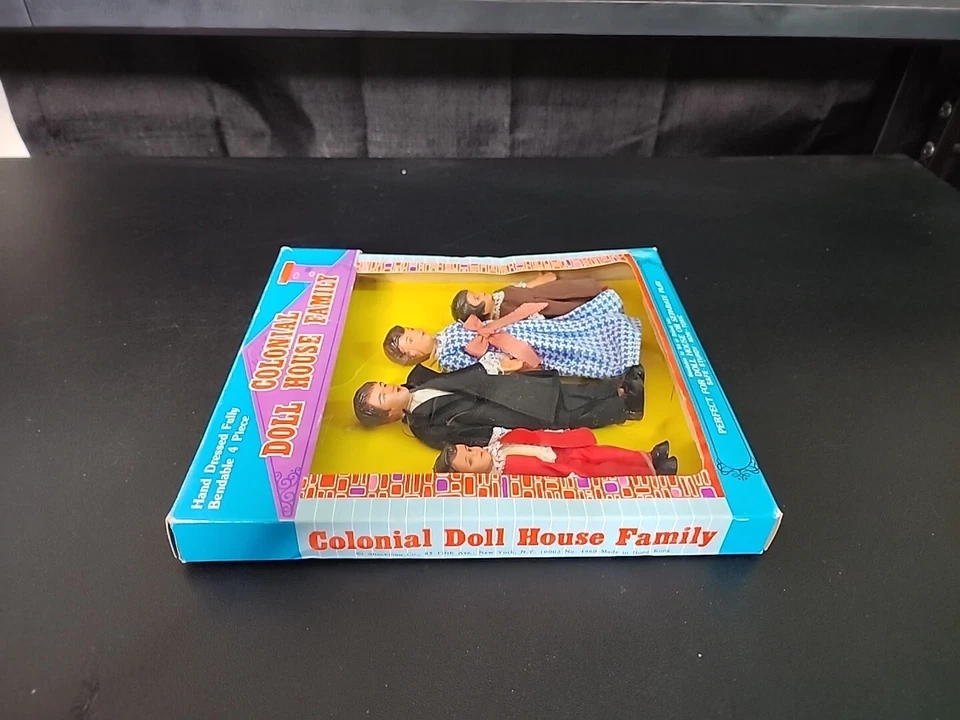 Casa de muñecas colonial MC Shackman de colección familia mamá/papá/hermana/hermano 3"-5" de alto Foto 3 de 4