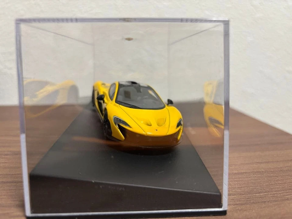Modellino mini auto AUTOart McLaren P1 1/43 giallo con vetrina nuovo - Immagine 2 di 4