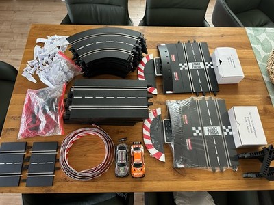 Carrera Digital 132/124 Set aus 2 Bahnen Mit 2 Autos