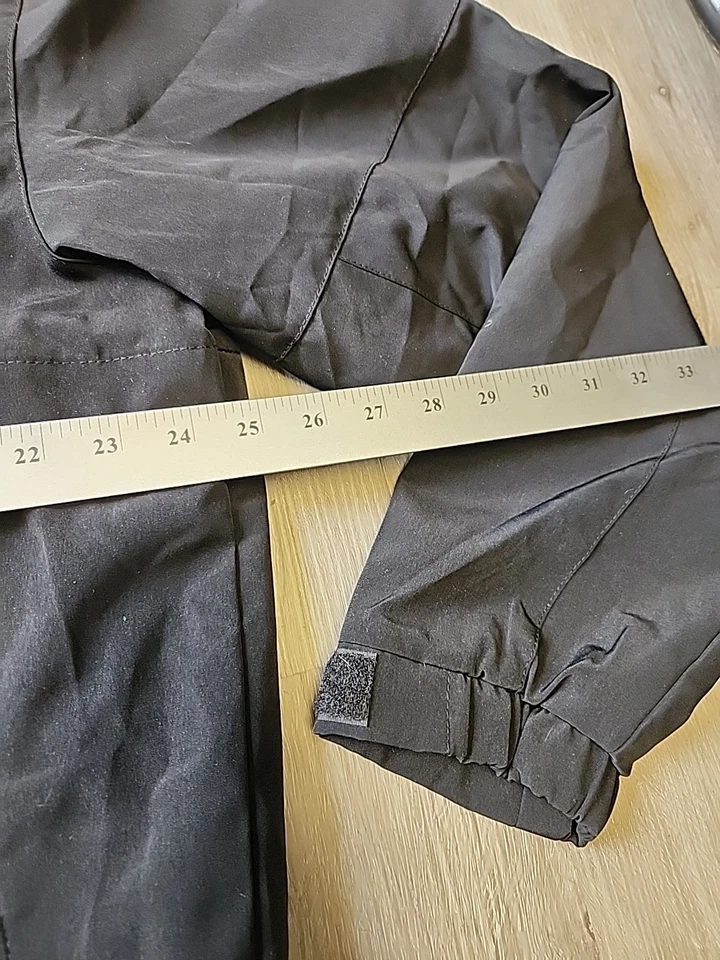 Chaqueta softshell negra con logotipo de operaciones técnicas de American Airlines grande para hombre Foto 2 de 4