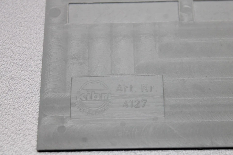 Kibri 4127 Dekorplatte Strassenbahn Spur H0 - Bild 2 von 2