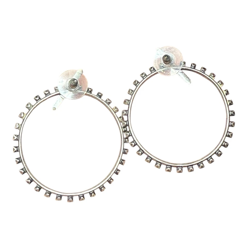 Pendientes Kendra Scott Redondos Plata Cristal Distintivo Diseño Rocker Moderno Foto 3 de 4