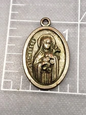 Vintage Pendant Medal St Therese Of Lisieux Christian Religious Gift B48