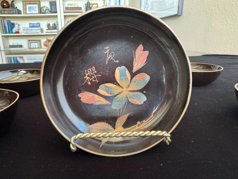 Antiguo juego de 8 cuencos Kizara de laca japonesa Maki-e de plata y oro, c.1920-40 Foto 4 de 4