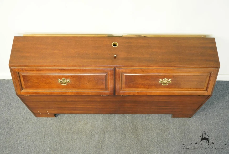 THOMASVILLE FURNITURE Winston Court Collection Solid Cherry Queen Size Storag... - Image 4 of 4