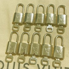 LOUIS VUITTON LV 10 SET PADLOCK KEY CHARM CADENA GOLD-PLATED FRANCE 37PDA295