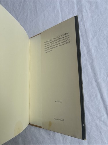 Hotel Transylvania: A Novel of Forbidden Love by Yarbro, Chelsea Quinn - Picture 5 of 8