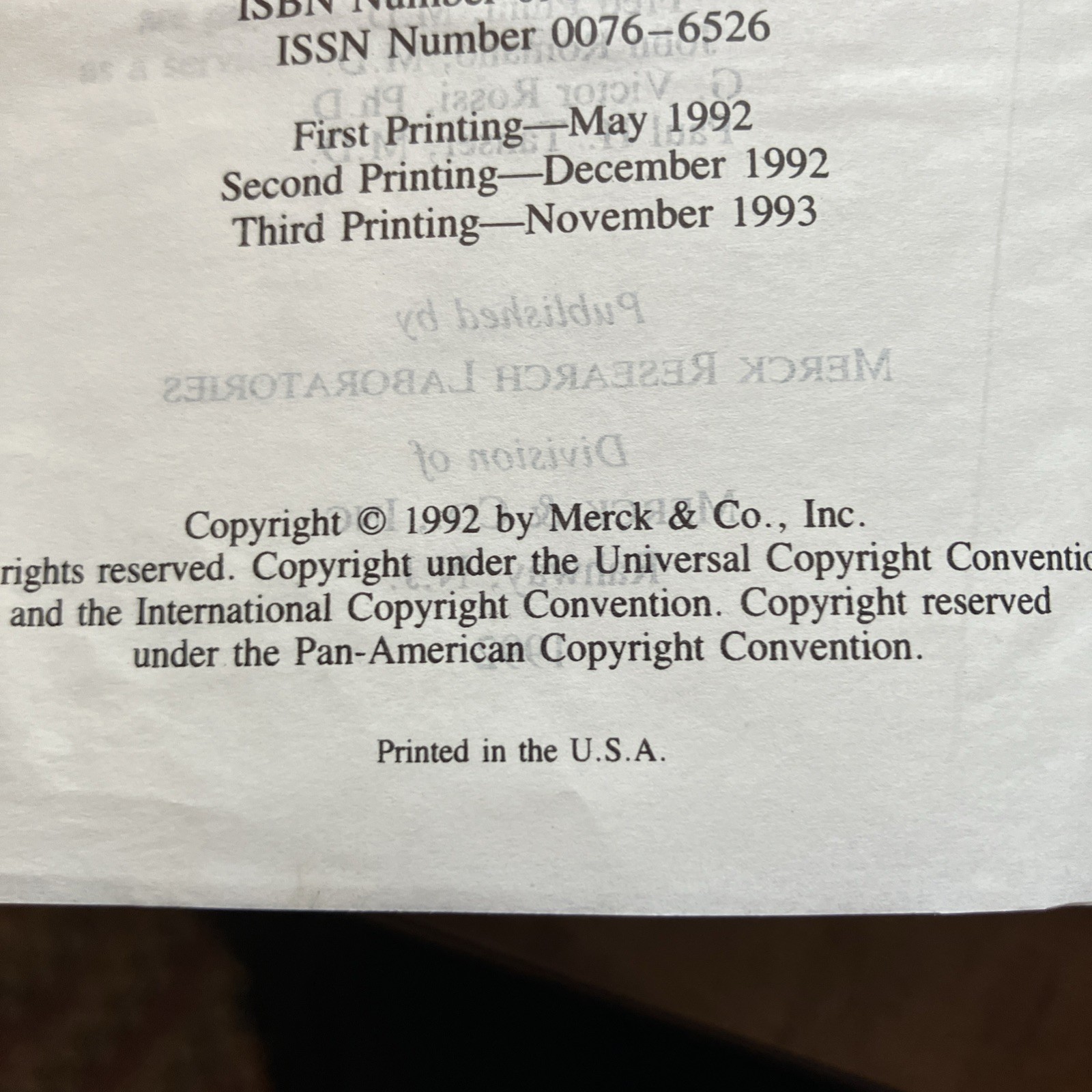 The Merck Manual of Diagnosis and Therapy 1992 Sixteenth Edition - Vintage Book