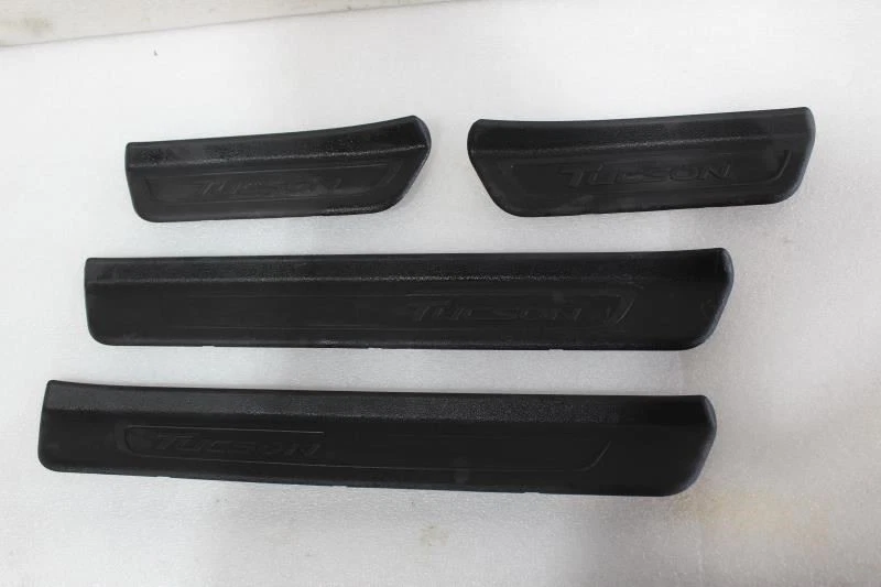 2016 2017 年 HYUNDAI TUCSON 前后门 SILL SCUFF PLATE TRIMS 4 件 TGG — 第 2/4 张图片