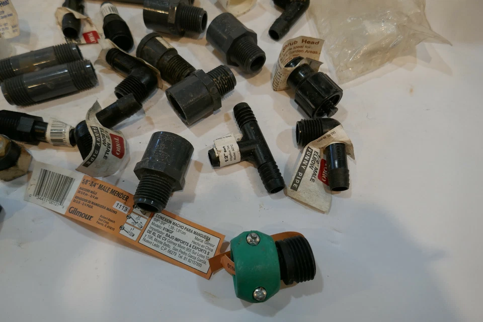 Gran lote de piezas del sistema de rociadores, pulverizadores, piezas de tuberías, tetinas, codos ect Foto 4 de 4