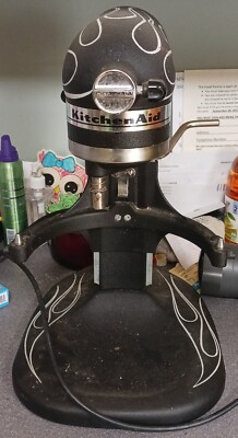 kitchenaid KSM450BK  black with silver flames. Goes up to 10 speed. Heavy duty.