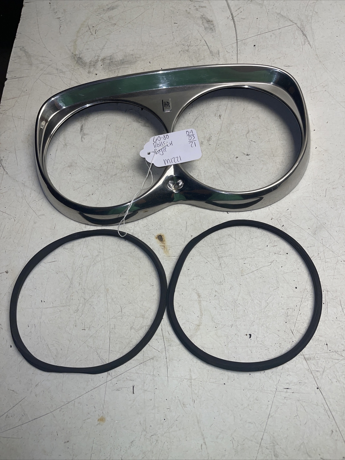 60 - 80 ROLLS ROYCE SILVER SHADOW LEFT HEADLIGHT CHROME TRIM RING DOOR M1221