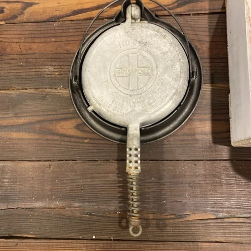 Vintage Antique Aluminum Griswold No.608 Cast Iron Waffle Iron with low base