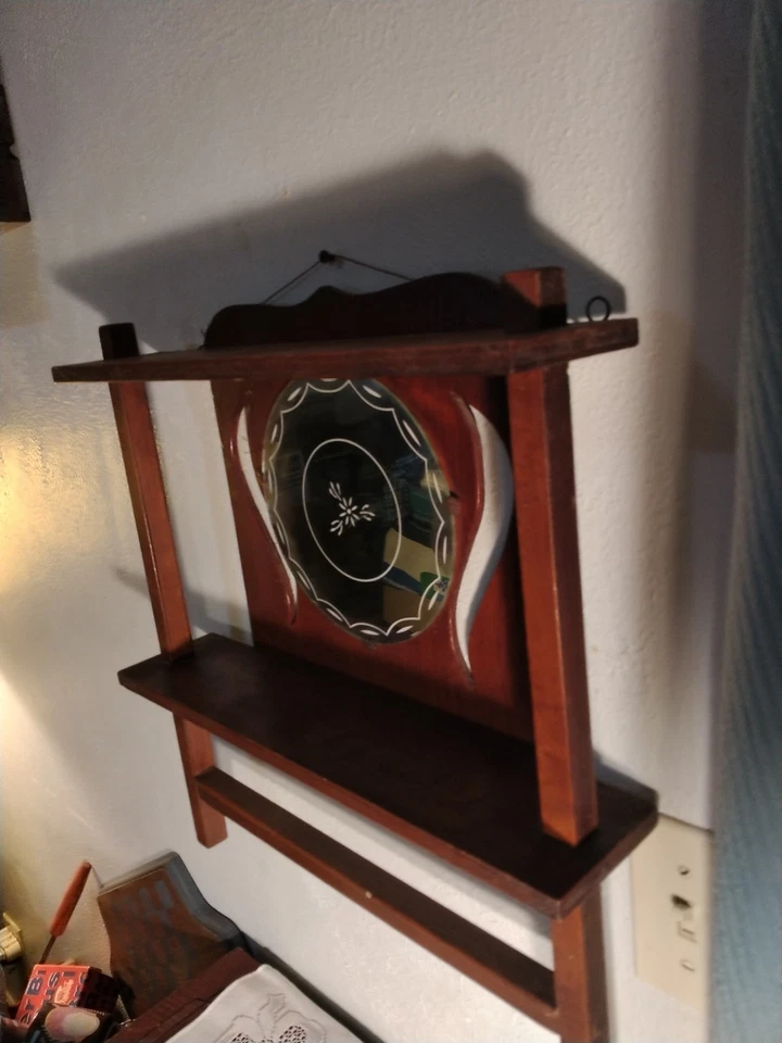 Espejo de afeitar de pared antiguo hecho a mano Primitive Mission con estante y toallero Foto 4 de 4