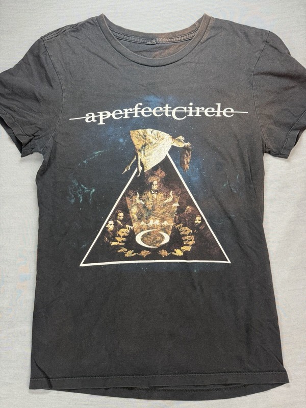 A Perfect Circle Women’s T-Shirt Size 17 1/2“ X 26“. Good Condition See Pics ￼