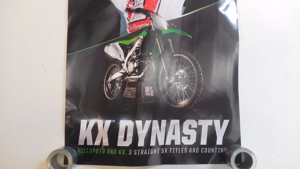Póster de distribuidor de bebidas energéticas Kawasaki KX Dynasty con Villopoto Monster Foto 3 de 4