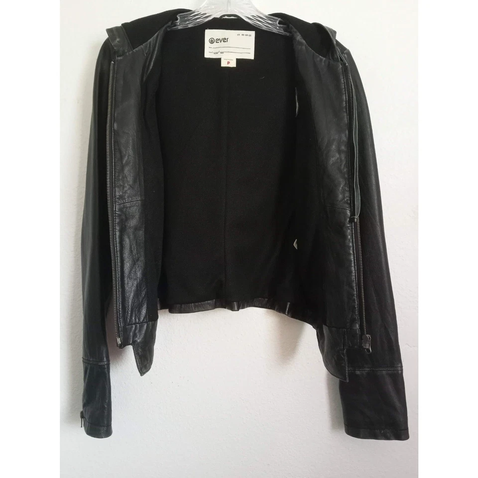 Chaqueta con Capucha de Cuero EVER NUEVA SIN ETIQUETAS Moto Negra Envejecida Cremallera Forrada Bolsillos S XS Foto 3 de 4