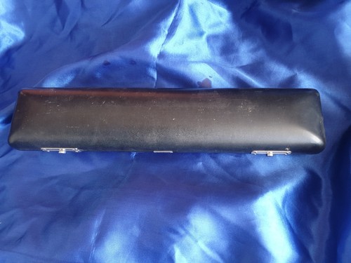 Yamaha flute 421... Solid silver headjoint and body...No E mech...Good condition - Picture 8 of 9